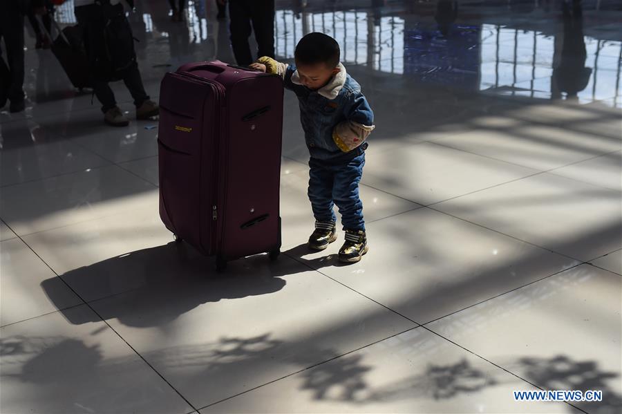 People start to return to work as Spring Festival holiday nearly ends