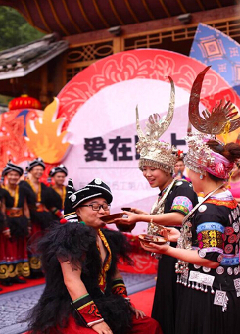 Miao-style group wedding held for outlanders
