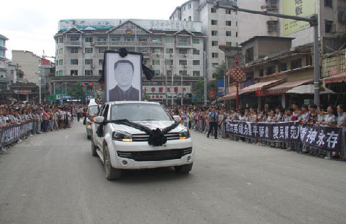 Villagers gather to mourn Liu Shanping
