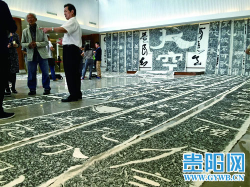 Cliff stone carving exhibition opens in Guiyang