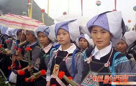 Costumes of the Bouyei ethnic group