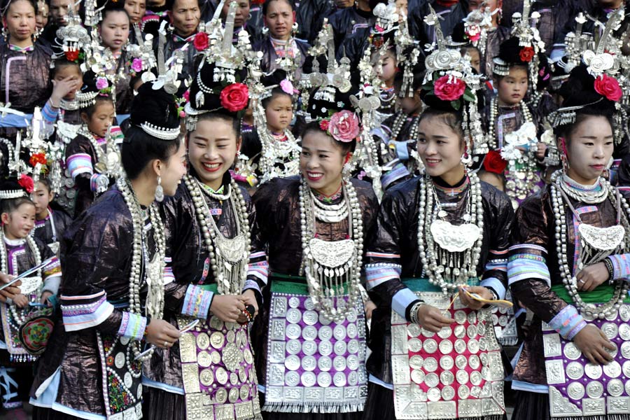 1,000 perform Grand Song of Dong in Guizhou