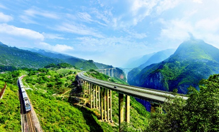 Guizhou lands 25b yuan-worth of tourism investment