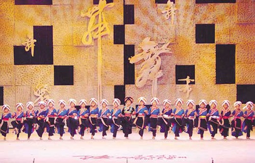 Yi people's 'oriental tap dance'