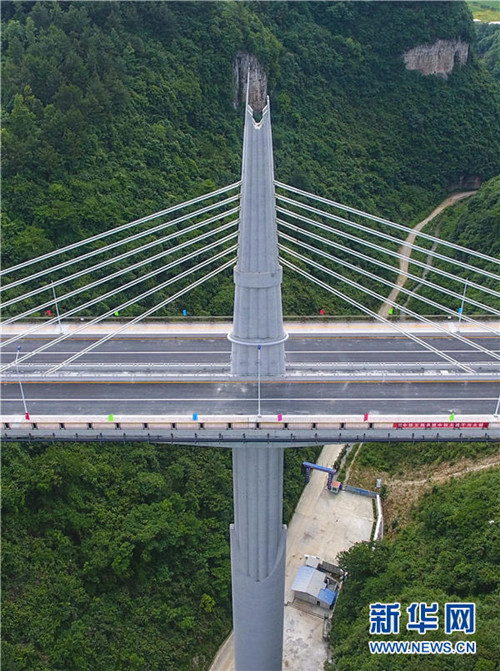 Instrument-shaped bridge completed in Guizhou