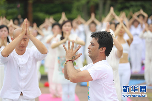 Locals practice yoga for health in Guiyang