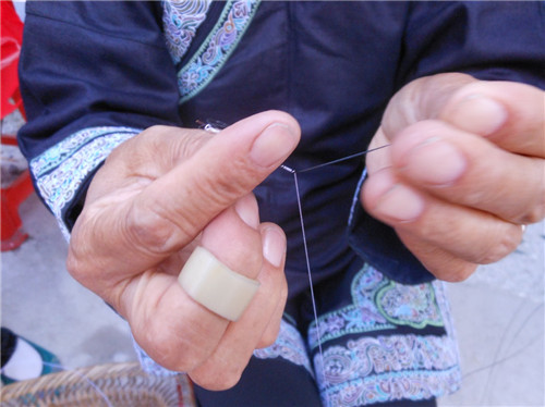 Horsetail embroidery: Shui intangible cultural heritage on finger