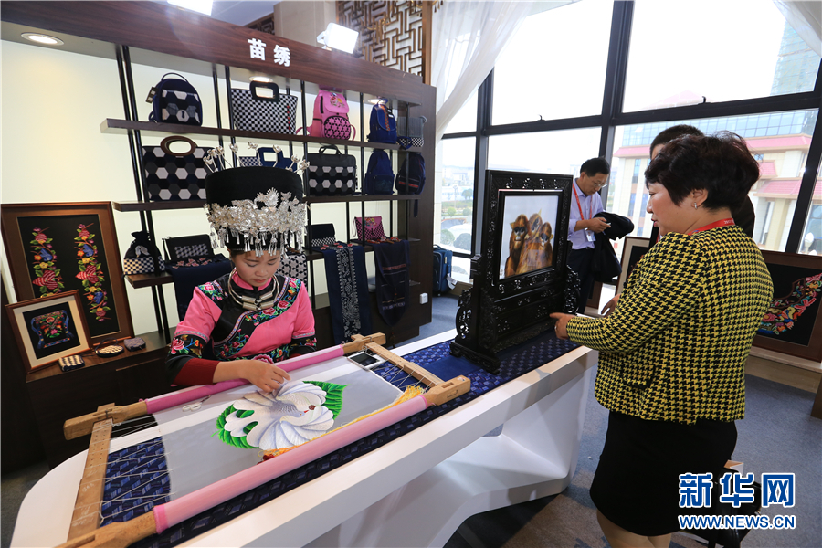 Handicrafts show exhibits splendor of folk arts