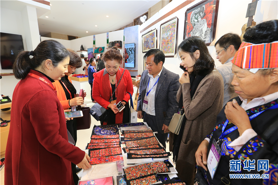 Handicrafts show exhibits splendor of folk arts