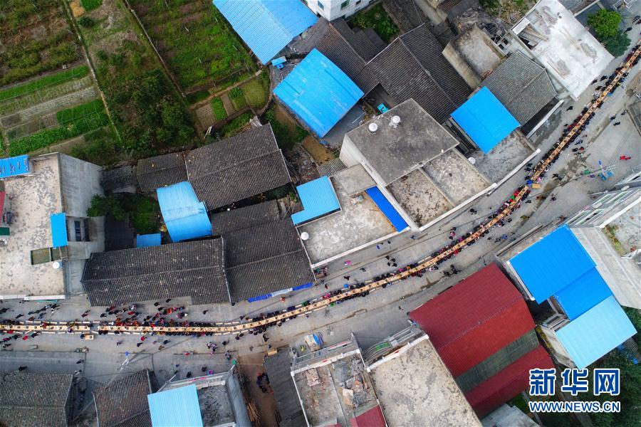 Long table set for unusual hotpot feast in Guizhou