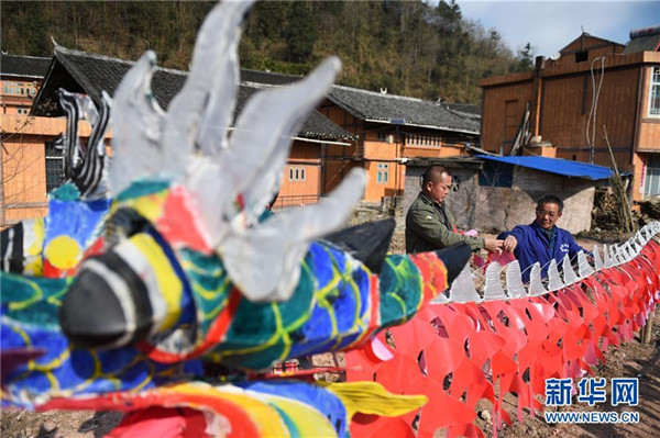 Artisans prepare paper dragons for coming festivals