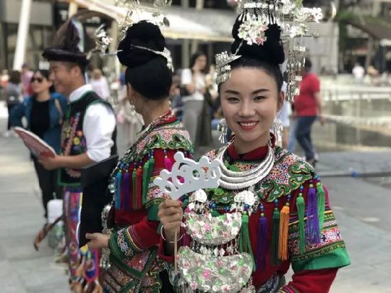 Dong chorus impress people in Milan