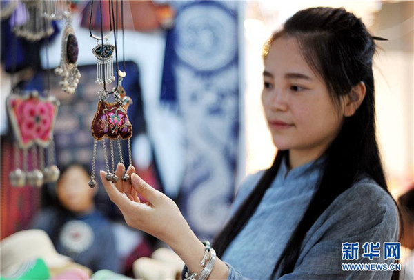 Guizhou exhibition showcases folk handicrafts