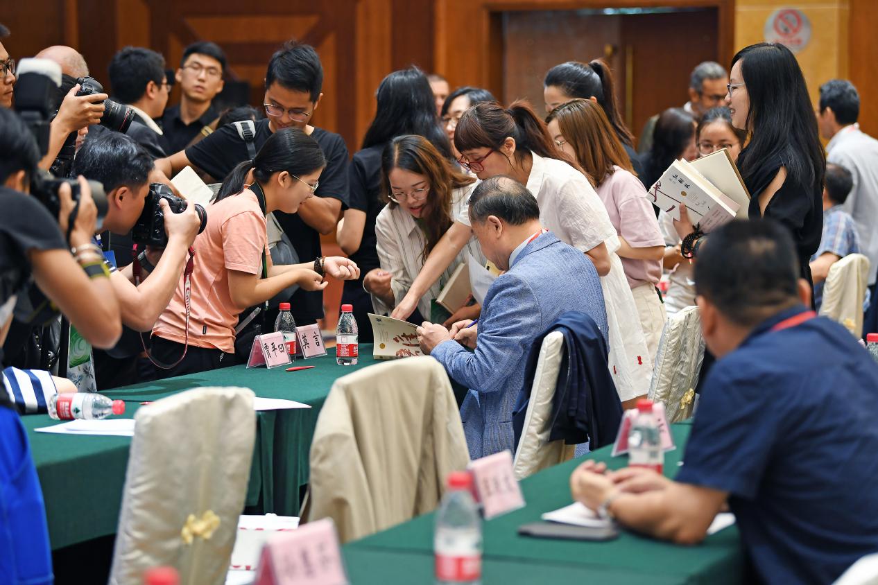 Sinologists focus on literary translation in Guiyang
