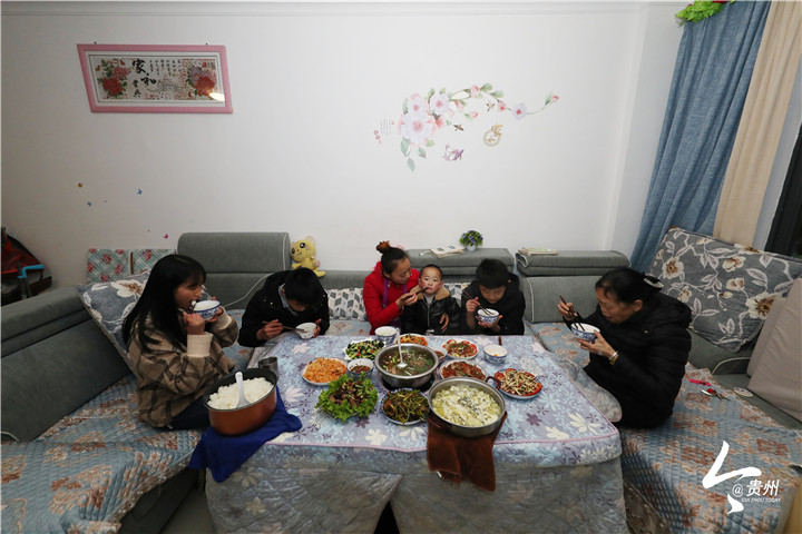 Relocated Guizhou people enjoy their new life