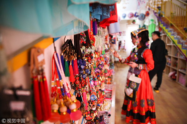 Handmade ethnic clothing grows in popularity in Southwest China