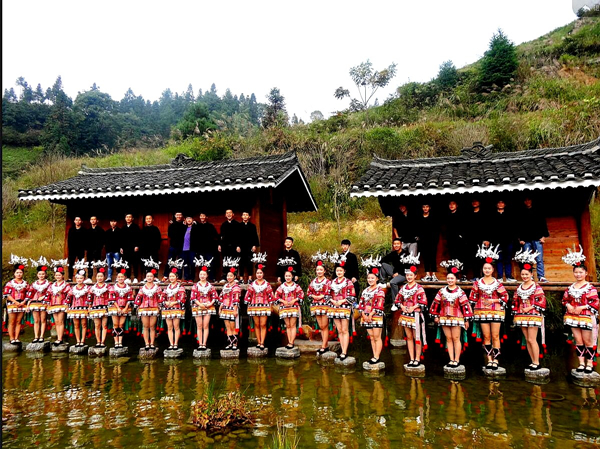 The mini-skirt of Miao fashion stands out in Guizhou