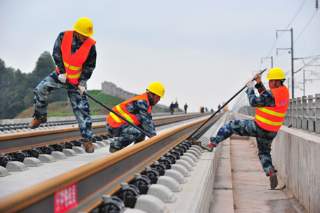 China builds high-speed railway connecting tourist spots