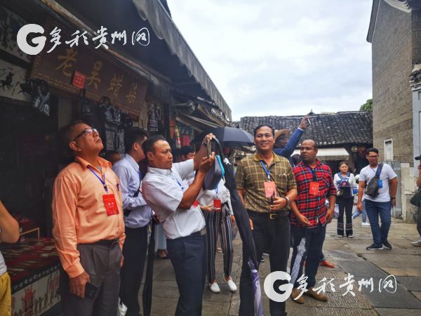 Foreign visitors praise Guiyang's tourism potential