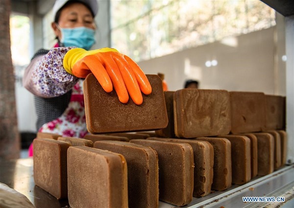 Brown sugar industry helps local people increase income in SW China's Guizhou