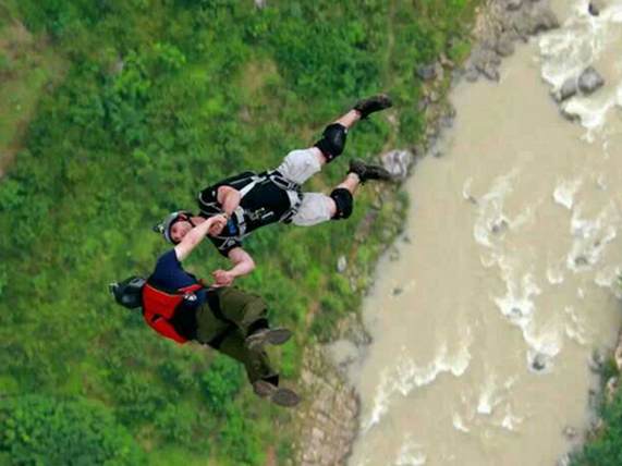 Baling River Bridge Base Jump attracts competitors at home and abroad