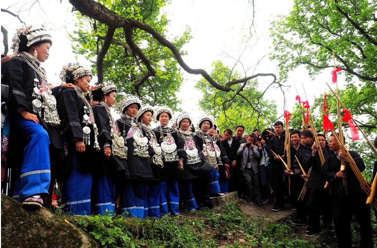 Dong ethnic group hold their housewarming celebration