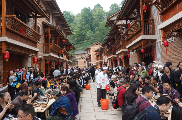 Dong ethnic group hold their housewarming celebration