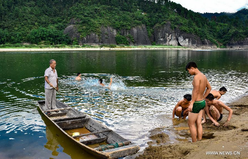 22 saved from drowning in Douliujiang River, SW China