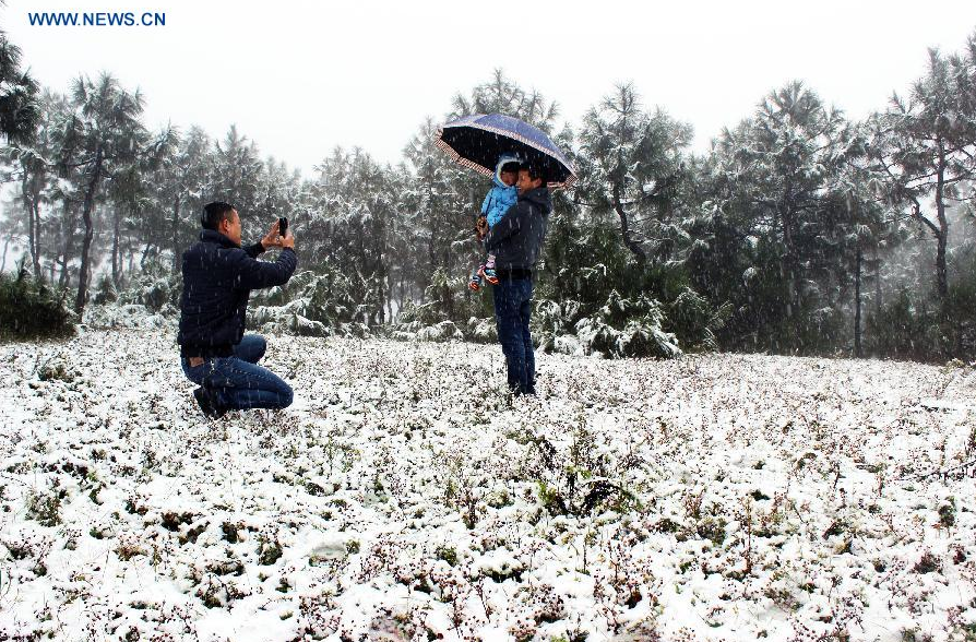 Weining witnesses snowfall and sudden temperature drop