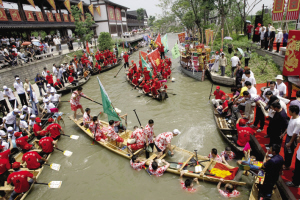 Over 100 Boats Participated in the 1st Wuchang Dragon Boat Race