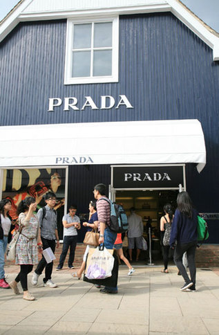 Small-town millionaires grab attention of big bra