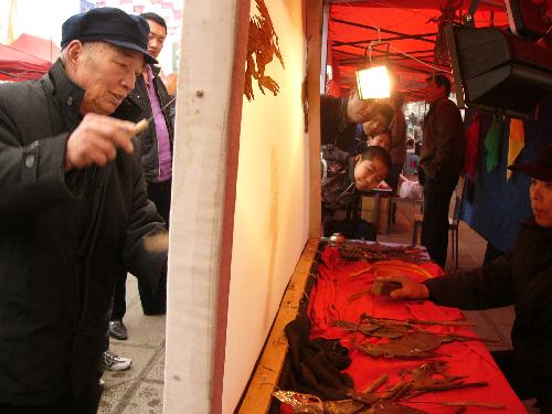 Handan holds temple fair to greet Lantern Festival