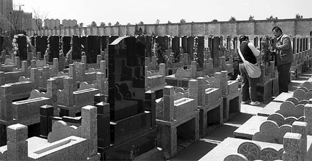 Costs of burial plots on the rise in Beijing