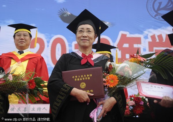 Tong Zhengguo, 64, collects her bachelor's degree certificate at Hebei United University in Tangshan, North China's Hebei province, June 5, 2012. Woman, 64, receives bachelor's degree