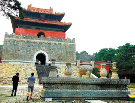 Imperial opulence lives on at Qing tomb complex