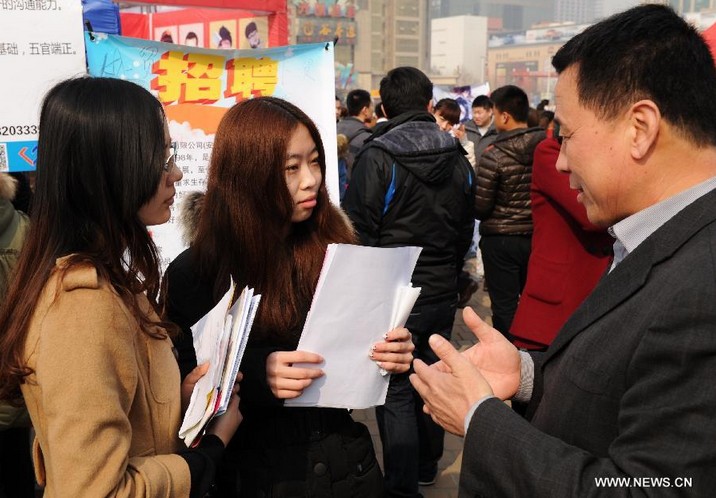 Over 7,000 posts provided at job fair in Shijiazhuang