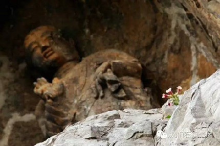 Shooting tips in Longmen Grottoes