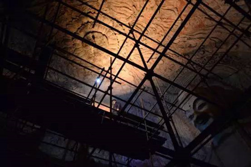 Longmen protectors make digital archives for grottoes