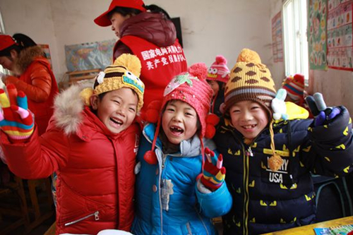 Neixiang staff plants warmth in local children's hearts