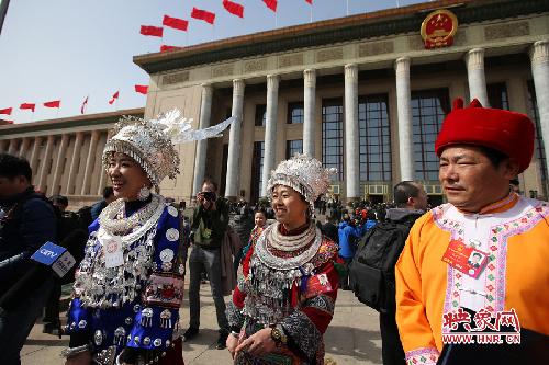 Colorful headwear at the 'two sessions'