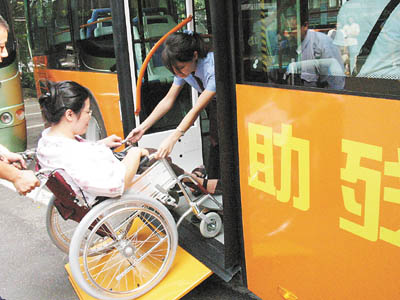 Barrier-free buses start running in Pingdingshan