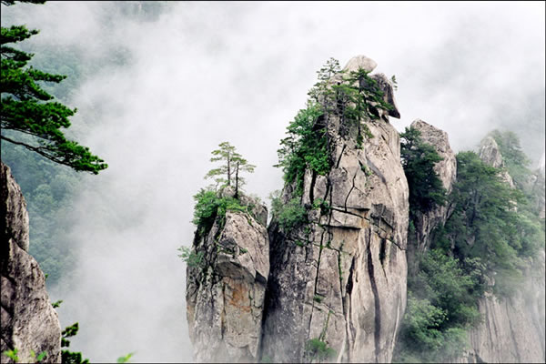 Yaoshan Mountain qualifies as national 5A-class tourist attraction