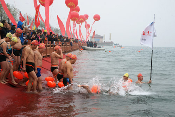 Ruzhou holds a winter swimming competition