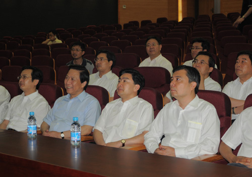 Liang Baohua visited Huaqiao for investigation