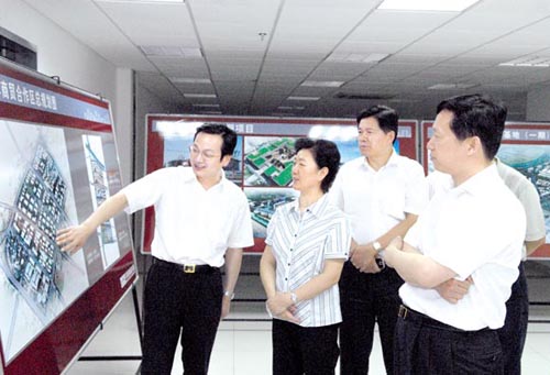 Deputy Secretary of Discipline Inspection Commission visits Huaqiao