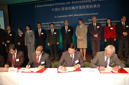 China and Europe sign investment contracts