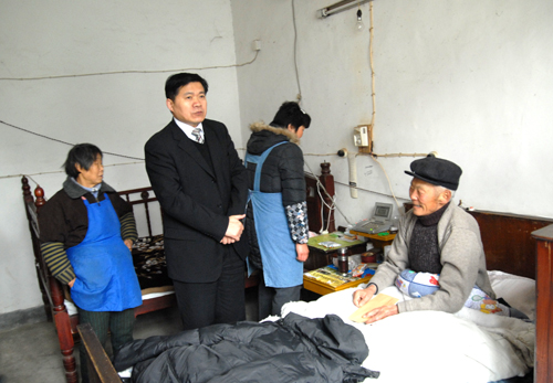 Officials visit disadvantaged villagers