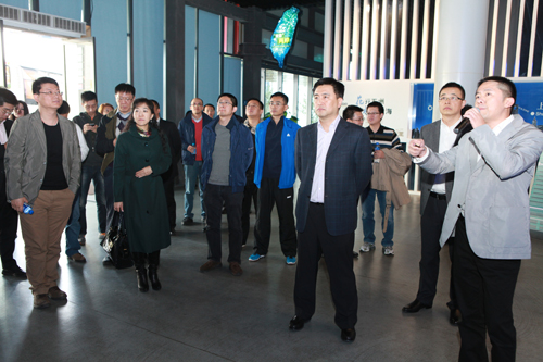 Students from CEIBS visit Huaqiao