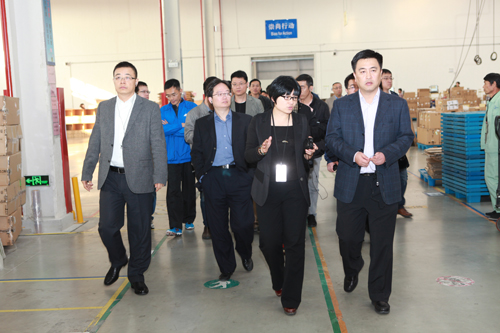 Students from CEIBS visit Huaqiao