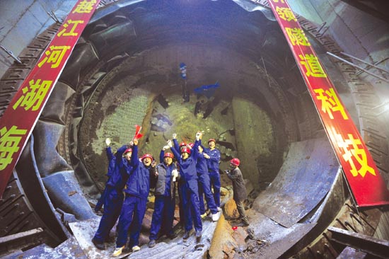 The upstream tunnel for Yellow River Crossing Project completed